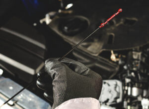 Как проверить уровень масла в двигателе: простая инструкция | Новости и статьи магазина ТЕБОЙЛ | Новости интернет-магазина «Teboil»