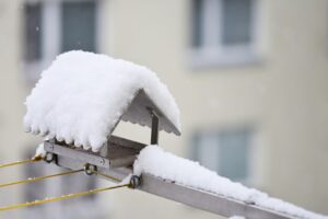 Ремонт кровли зимой дороже или дешевле